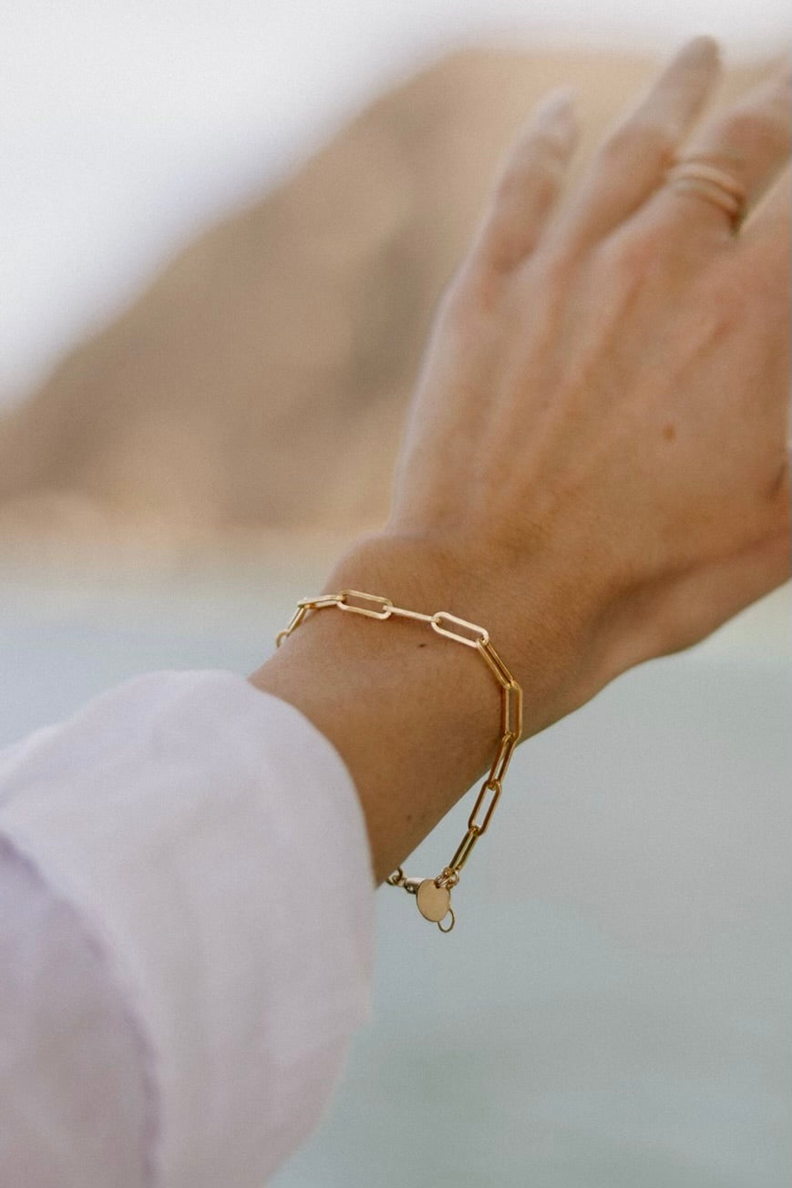 Jovie  |  paperclip